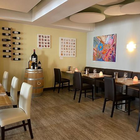Hotel Restaurant La Boule D'Or Barbezieux-Saint-Hilaire Εξωτερικό φωτογραφία