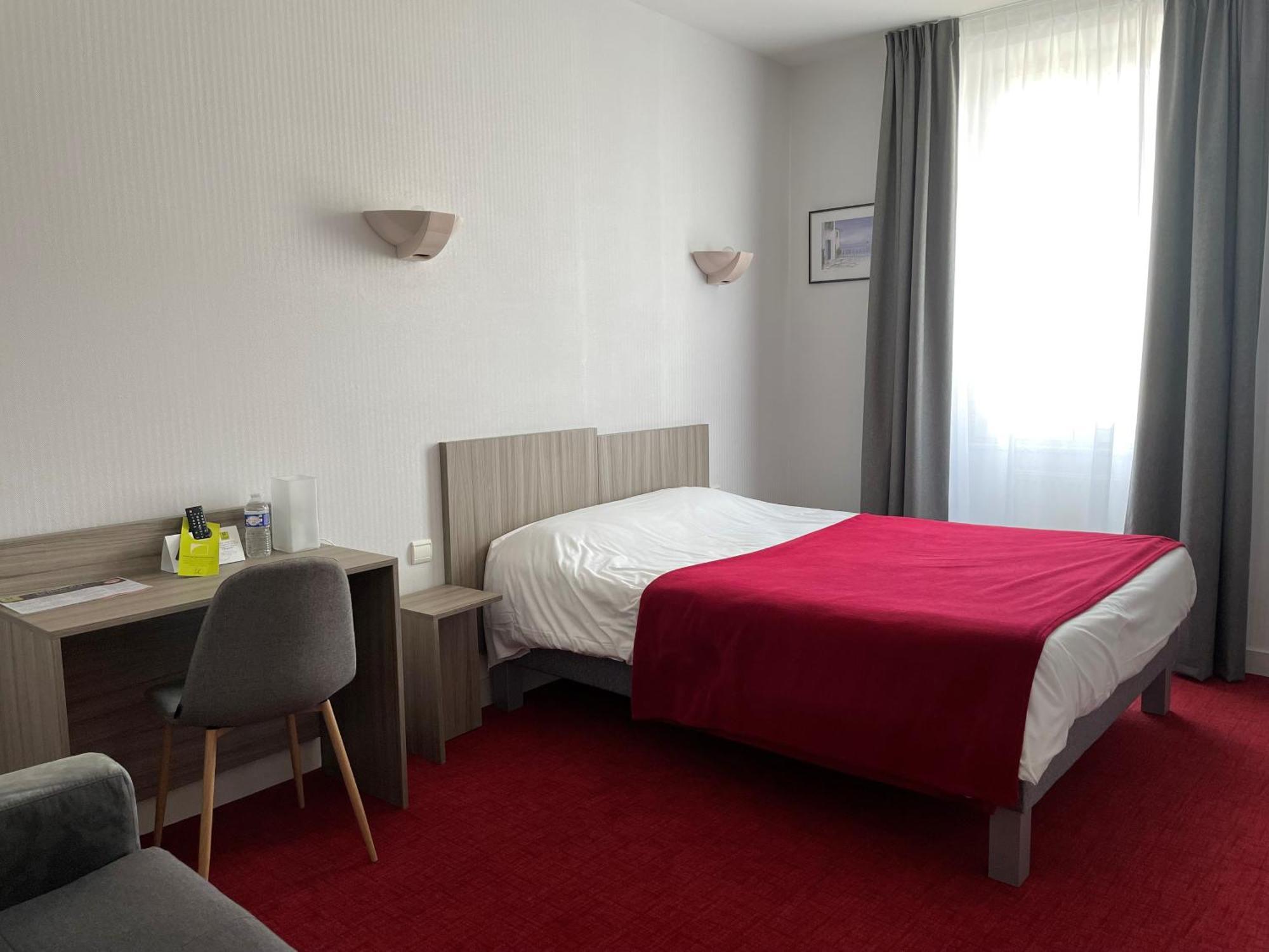 Hotel Restaurant La Boule D'Or Barbezieux-Saint-Hilaire Εξωτερικό φωτογραφία