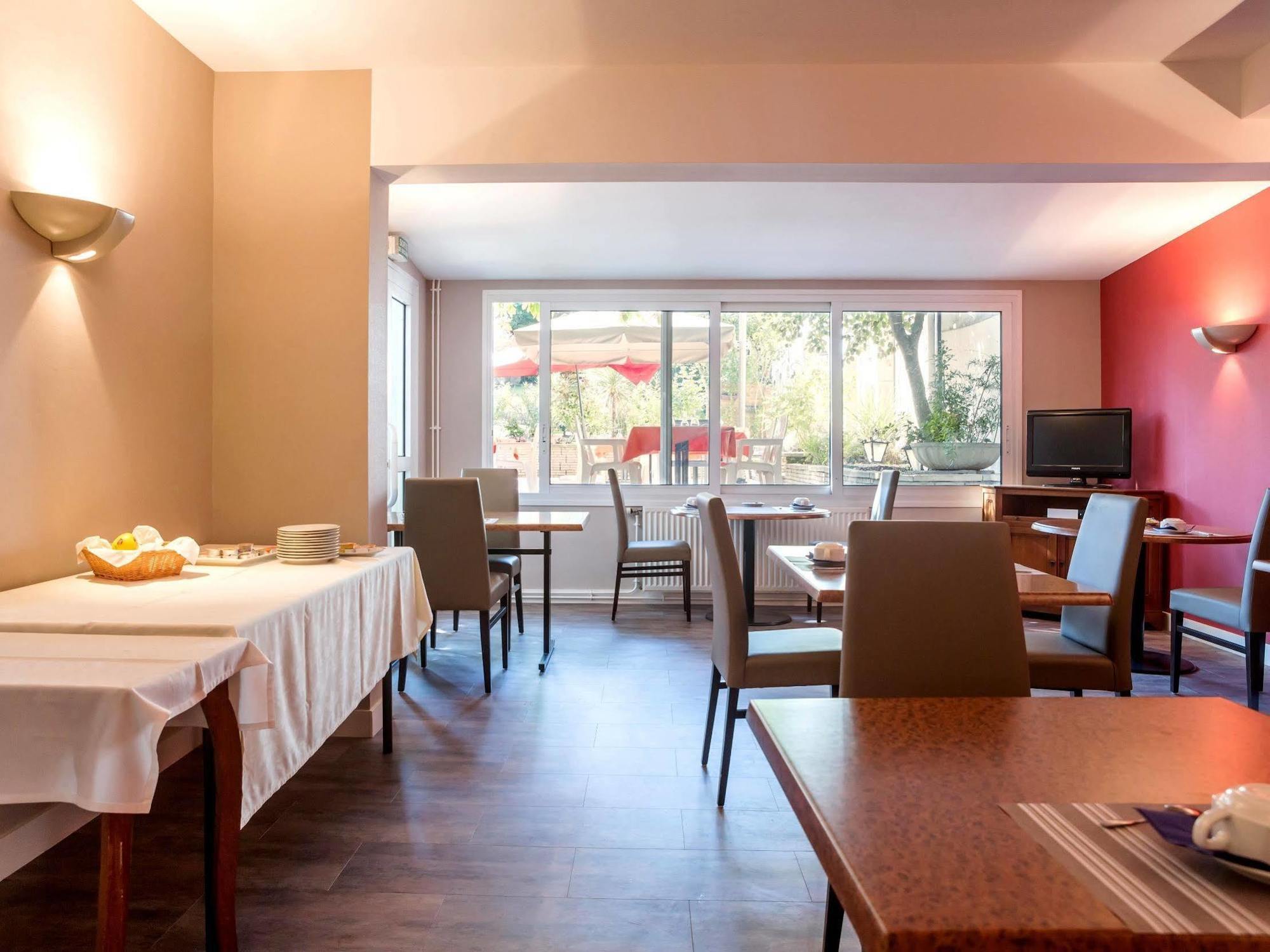 Hotel Restaurant La Boule D'Or Barbezieux-Saint-Hilaire Εξωτερικό φωτογραφία