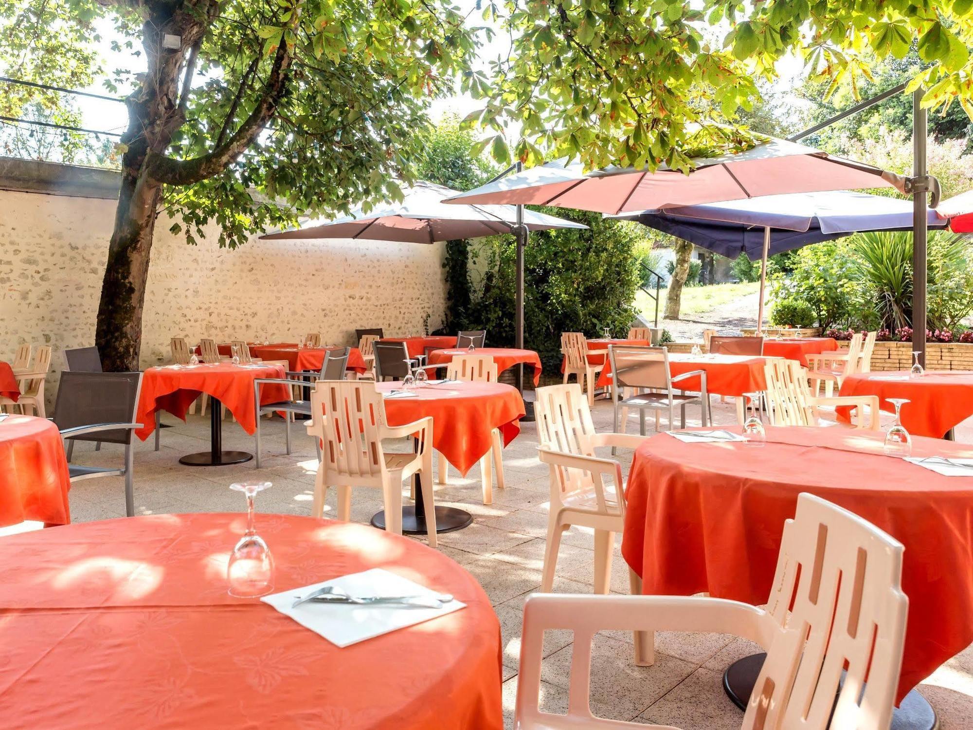 Hotel Restaurant La Boule D'Or Barbezieux-Saint-Hilaire Εξωτερικό φωτογραφία