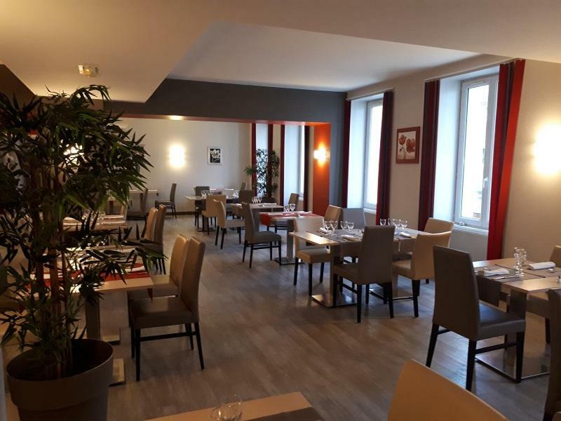 Hotel Restaurant La Boule D'Or Barbezieux-Saint-Hilaire Εξωτερικό φωτογραφία